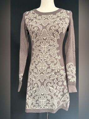 Athleta Duluth Jacquard Long Sleeve Sweater Dress in Taupe Brown and Cream